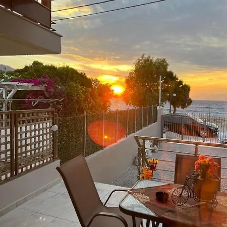 Akrotiri Luxury Aparthotel *